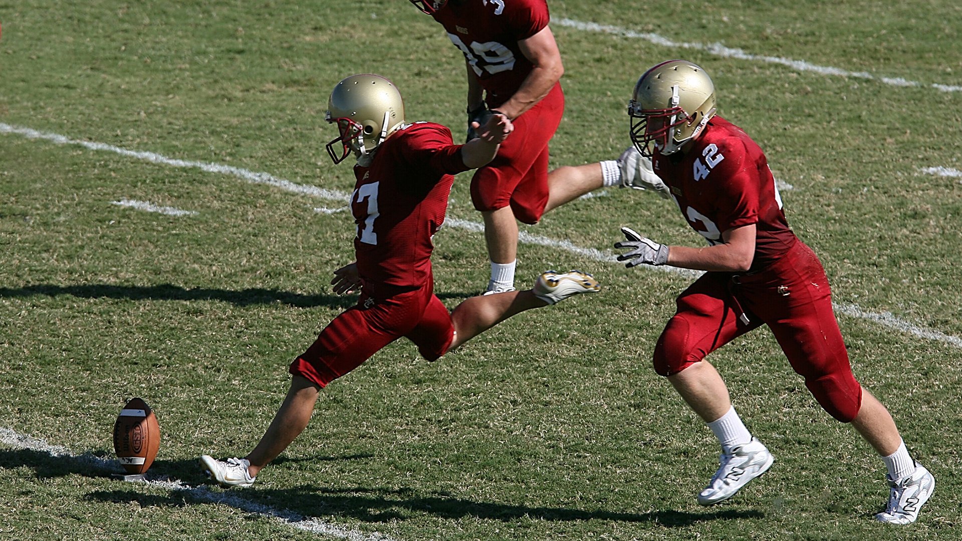 9体育-球员在节奏变化中如何确保场上沟通顺畅，如何管理球员在比赛中的情绪